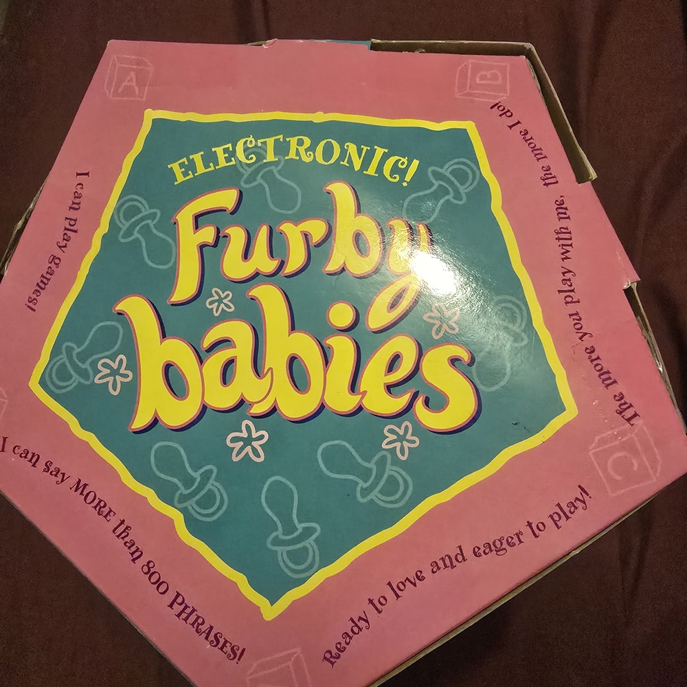 Furby Babies Green Interactive Toy - Picture 2 of 3